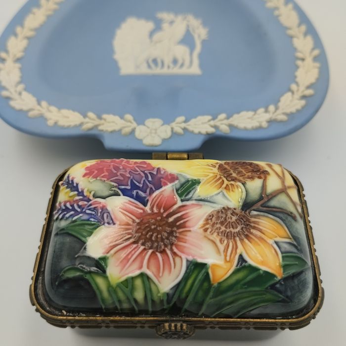 Таблетниця Old Tupton Ware/ та Попільничка Wedgwood
