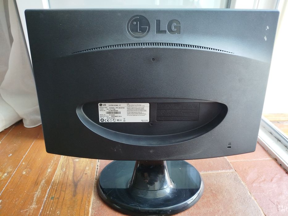 Монитор LG Flatron W1943C-PF 18.5" — нерабочий, на запчасти