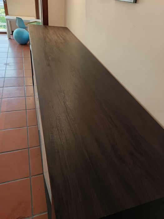 Aparador de sala grande com iluminação  em LED