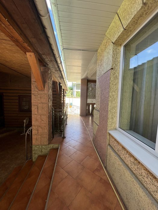 Будинок з цегли та Будинок з бруса на одній ділянці, басейн, баня.