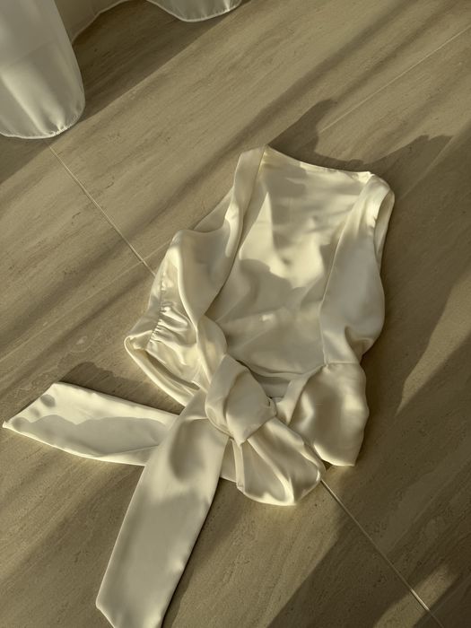 Топ молочний з відкритою спиною Zara S