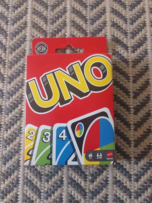 Jogo Uno quase novo