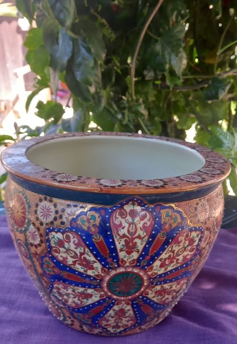 Antigo Cachepou em cerâmica policromada ,altura 20cm