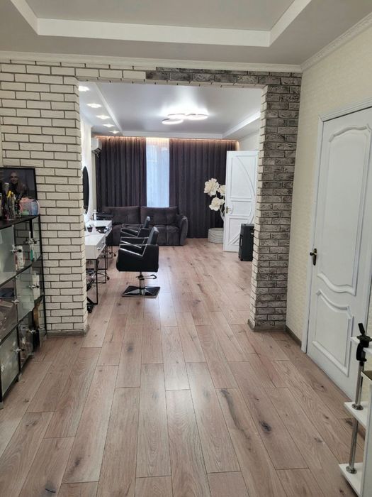 Продам 3 х ком квартиру. Центр. Сертификат. Проспект Свободы