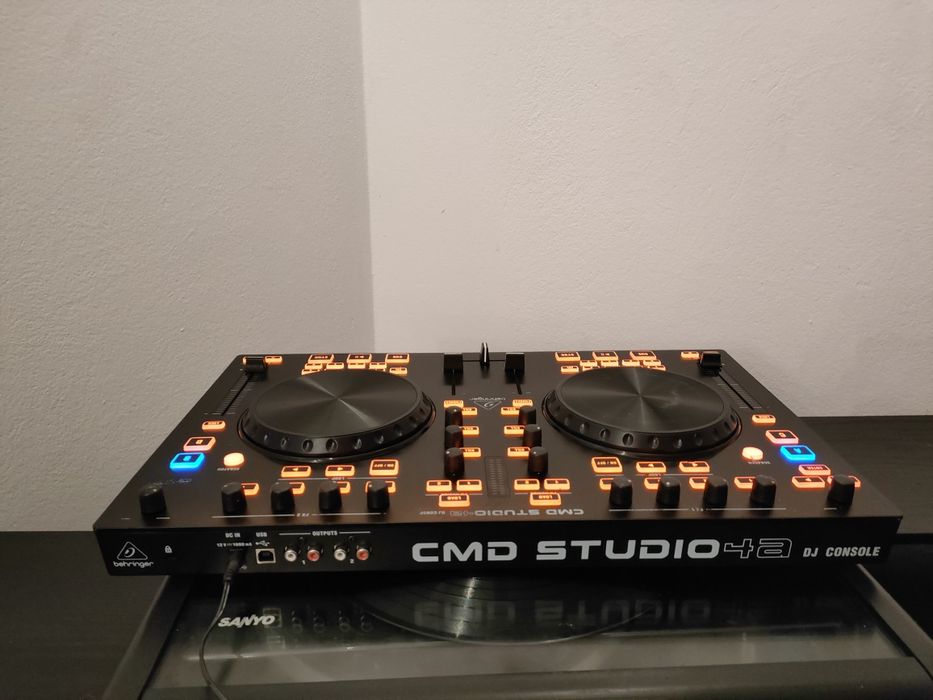Konsola DJ Behringer cmd studio 4a