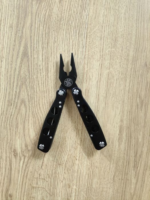 Multitool Smith&Wesson. Nowy, szybka wysyłka.