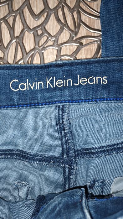 Jeansy Calvin Klein.