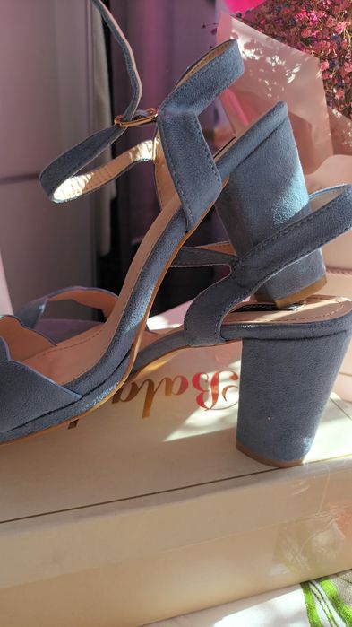 Eleganckie sandałki nowe