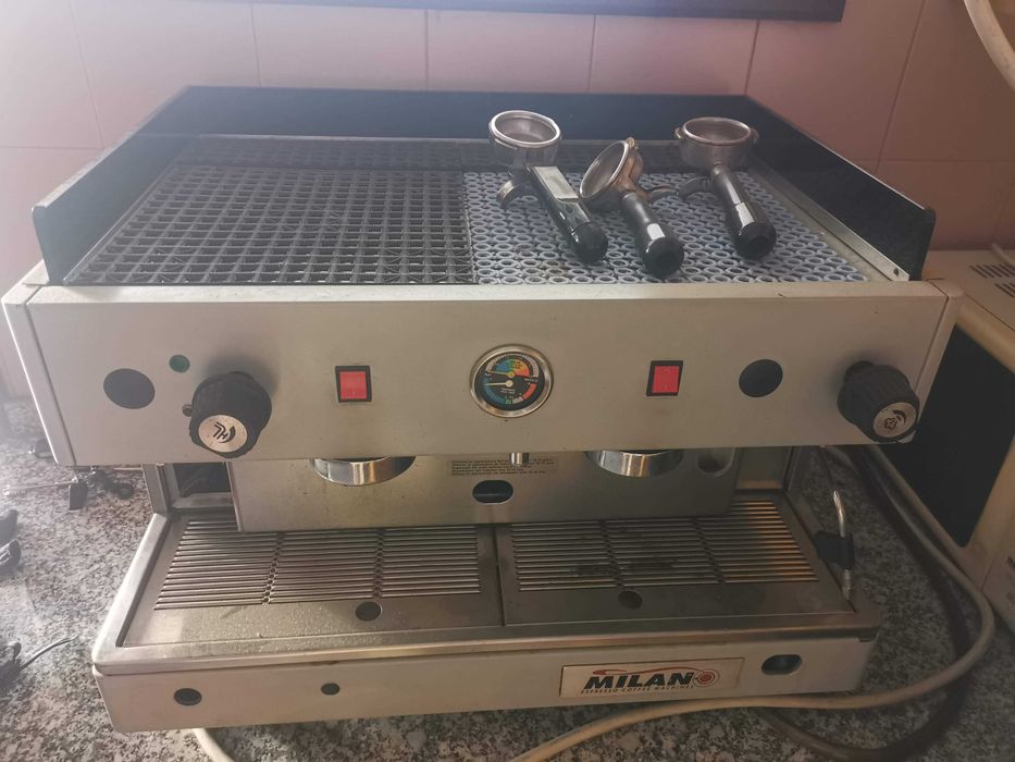 Maquina de café Milan e 2 Moinhos Astoria