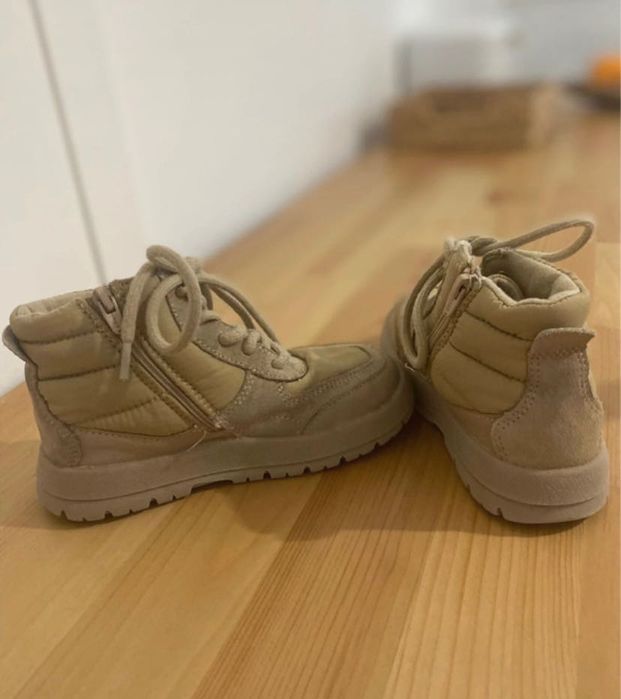 Botas zara menino/resistentes há água
