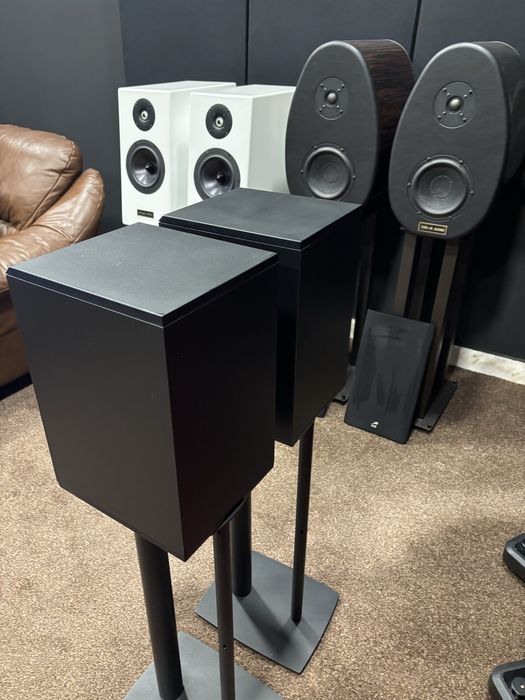 MB Quart model One - kolumny podstawkowe