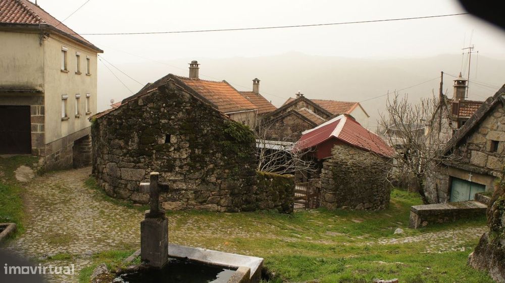 Moradias em Castro Laboreiro — Castro Laboreiro E Lamas De Mouro, Viana do Castelo