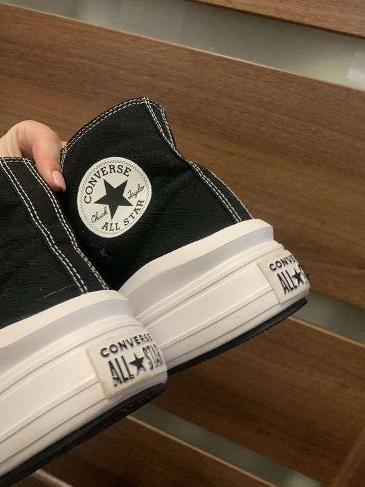 Продам кеди олягнені декілька разів