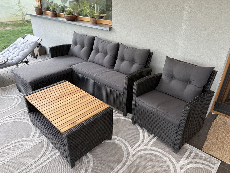 Zestaw ogrodowy JYSK Vejlby / Ven (sofa + szezlong + fotel + stolik) – stan idealny