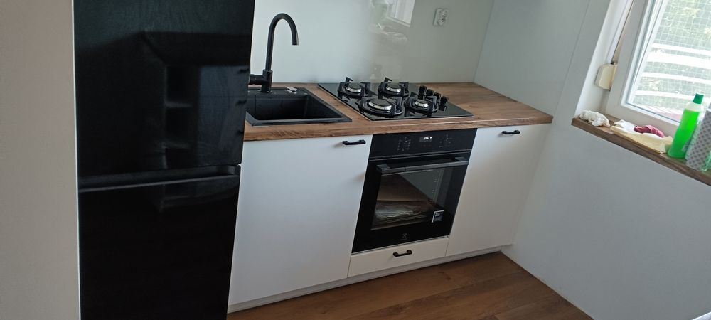 Meble na wymiar /kuchnie/łazienki/garderoby