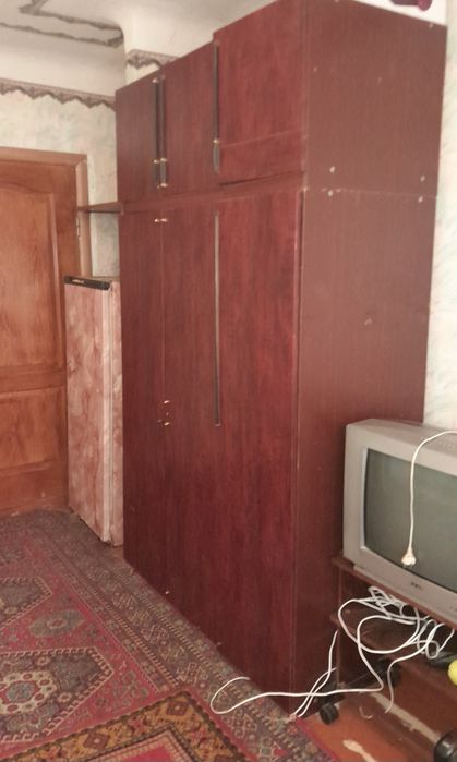 Продам затишну кімнату в гуртожитку, район ТРЦ Київ з меблями.