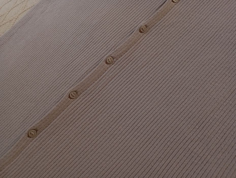 H&M M-XL długa sukienka midi w prążki szaro-beżowa z kołnierzem