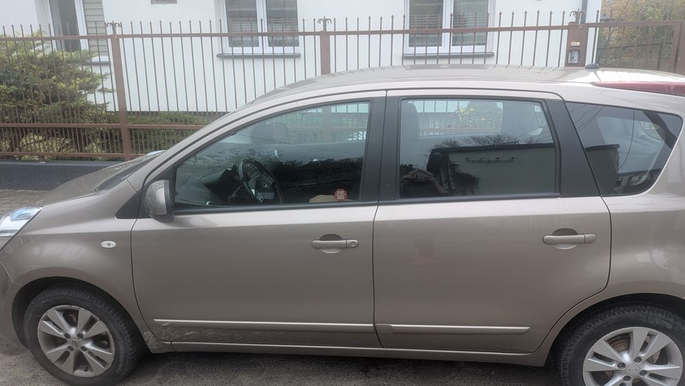 Samochód nissan note 2010
