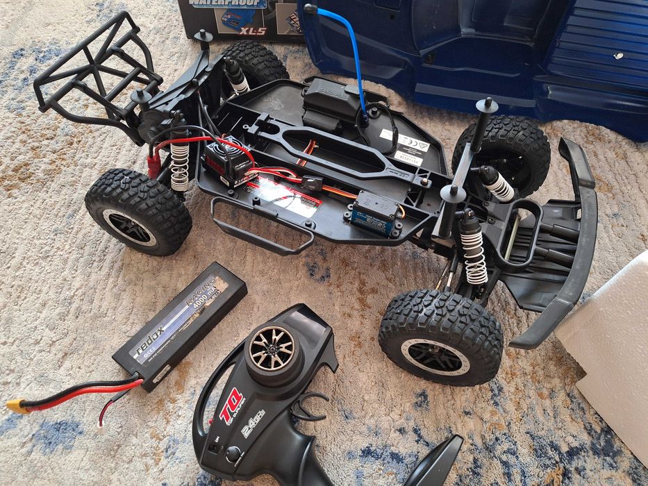 Samochód RC Traxxas Raptor po modyfikacjach 1/10