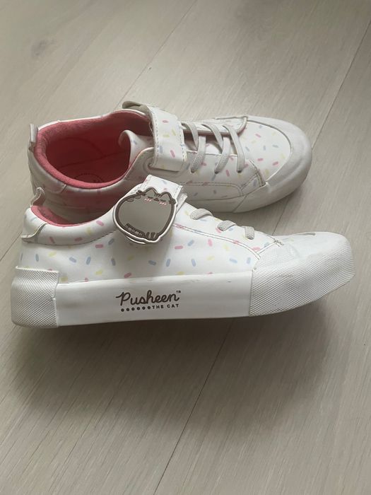 Кеди на дівчинку