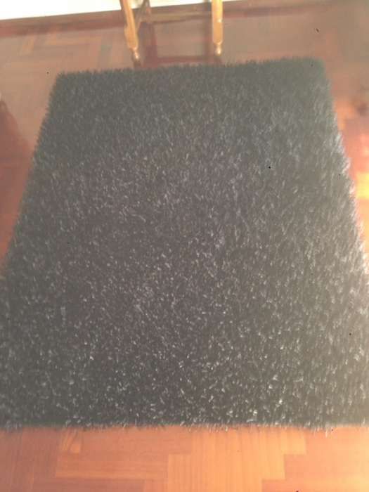 Vendo duas carpetes pretas em bom estado