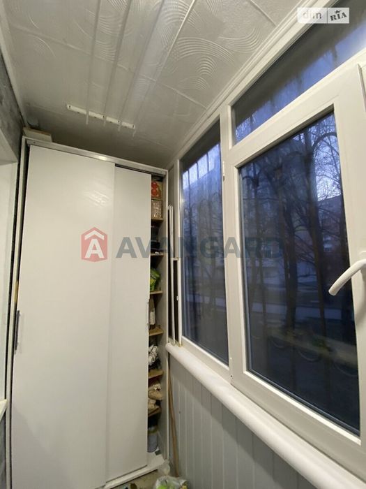 Продам однокімнатну на Бородінському.