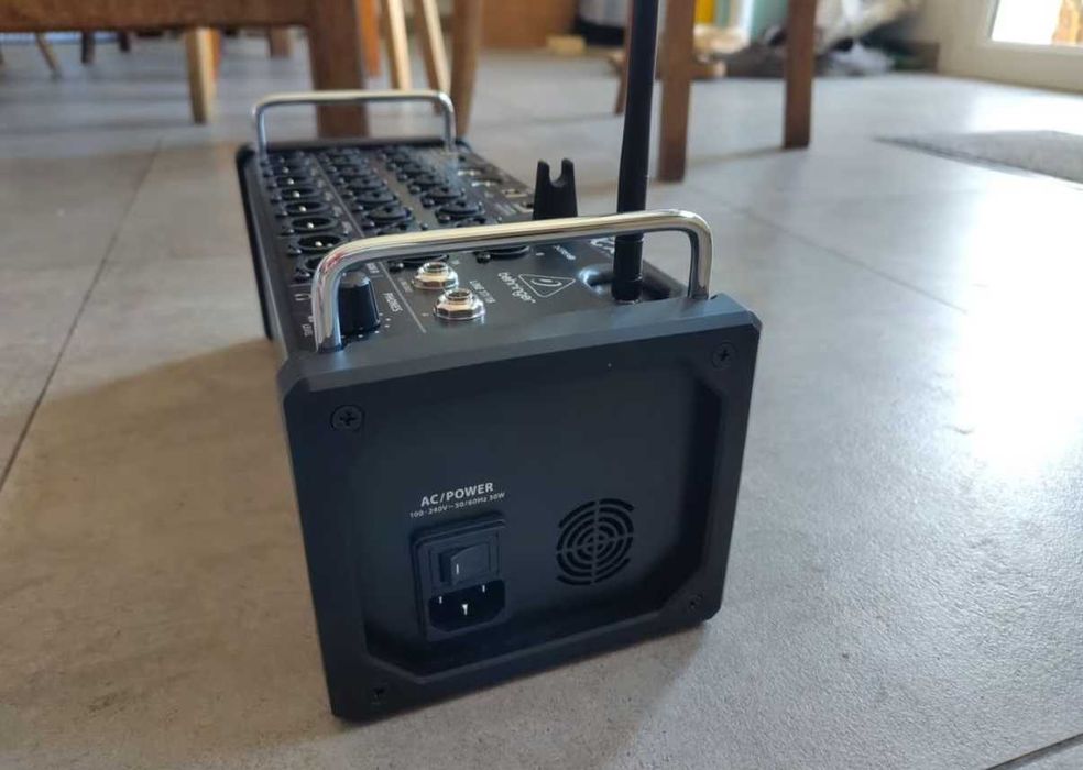 Behringer X-Air XR18