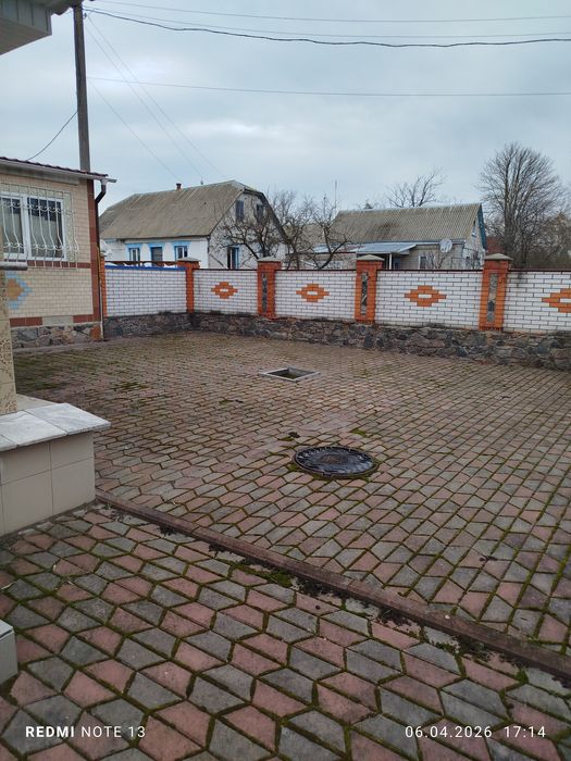 Продам будинок в центрі с.Лосятин !