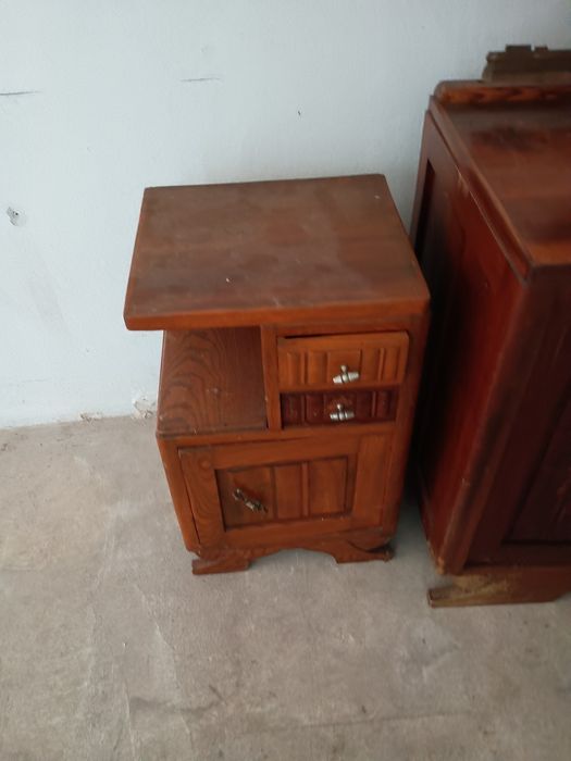 Móveis antigos para venda