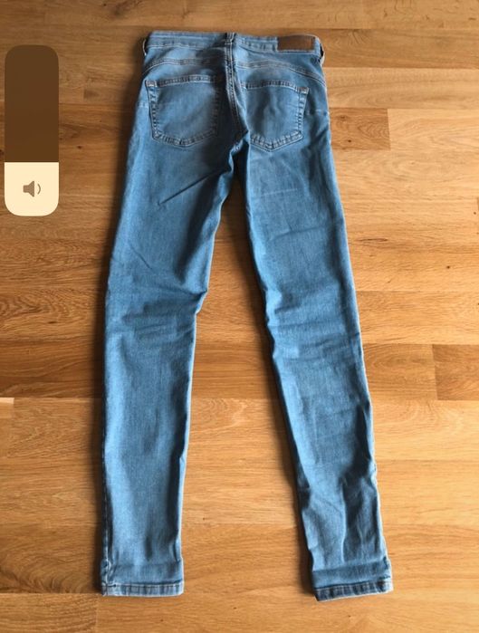 Jeansy błękitne niebieskie Pull and Bear push up