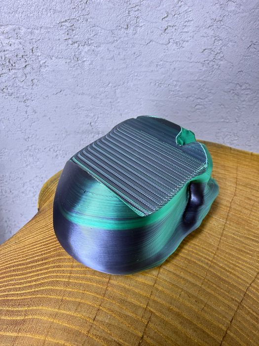 Podstawka, stojak, uchwyt, na Pada do PS5 – Druk 3D, czaszka-dwubarwna