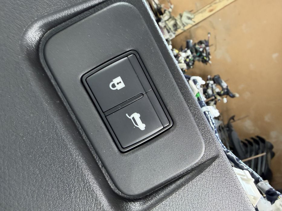 Б/У Кришка багажника Nissan Rogue T33 2024+ KH3 електро 90516-RH1С