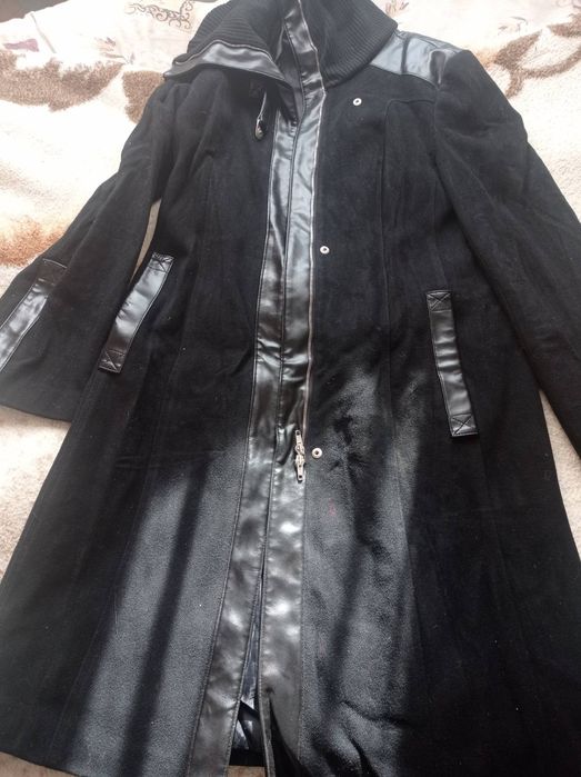 Демісезонне пальто