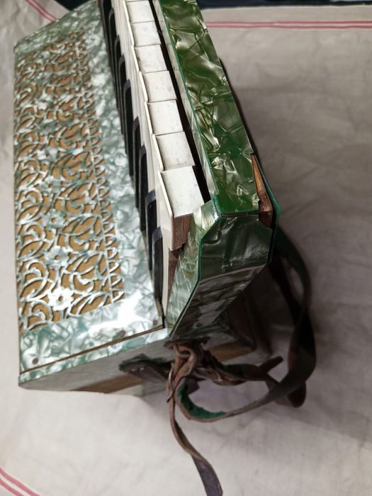 Stary akordeon MEISTERSPIEL 48 basów