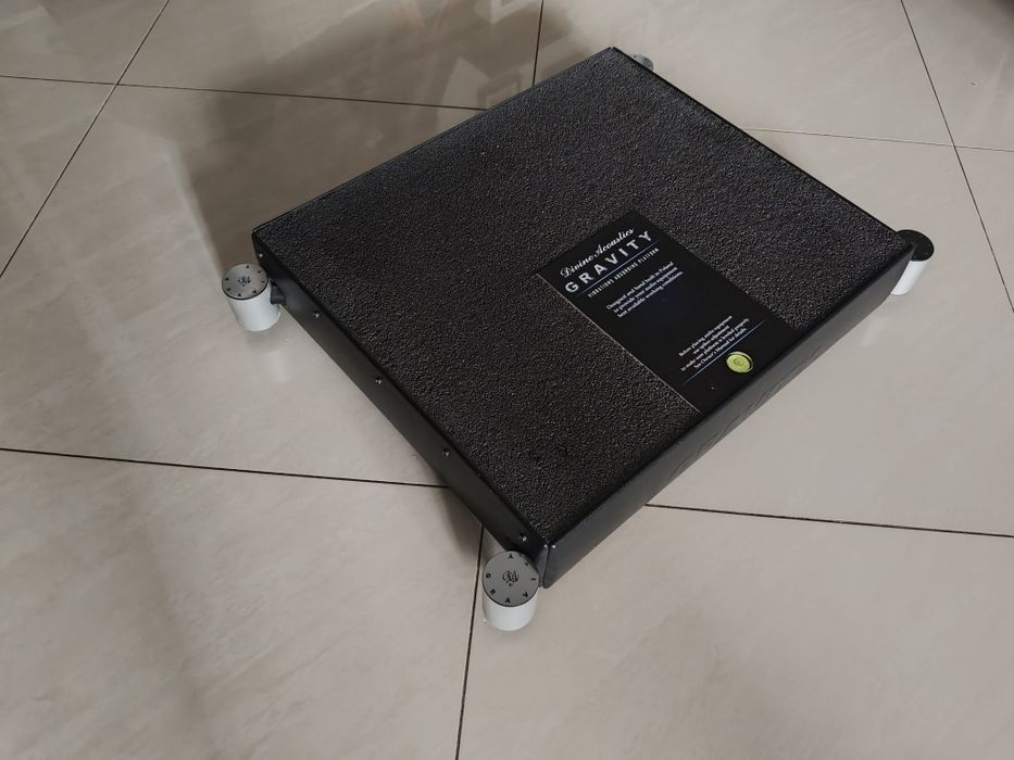 Platforma antywibracyjna Divine Acoustics GRAVITY (Czarna) – Stan BDB / Po Przeglądzie u Producenta