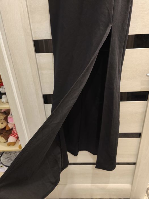 Платье вечернее чёрное с разрезом