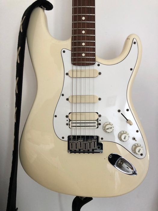 Guitarra Eletrica Fender Stratocaster Delux