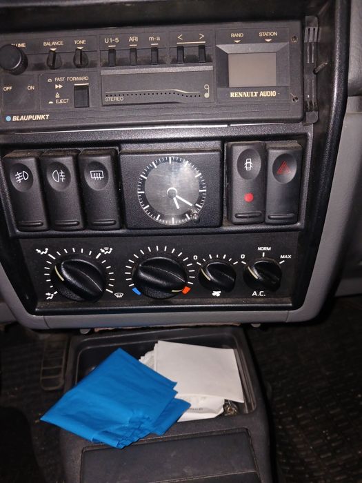 Renault 19  gasolina 1.4 com a.c de origem com a junta de cabeça queimada — photo 2
