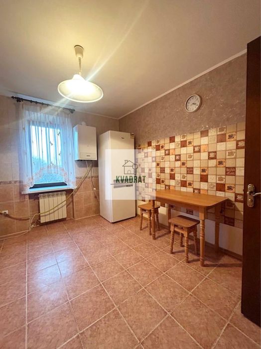 Продам велику 3-х кімнатну квартиру з індивідуальним опаленням