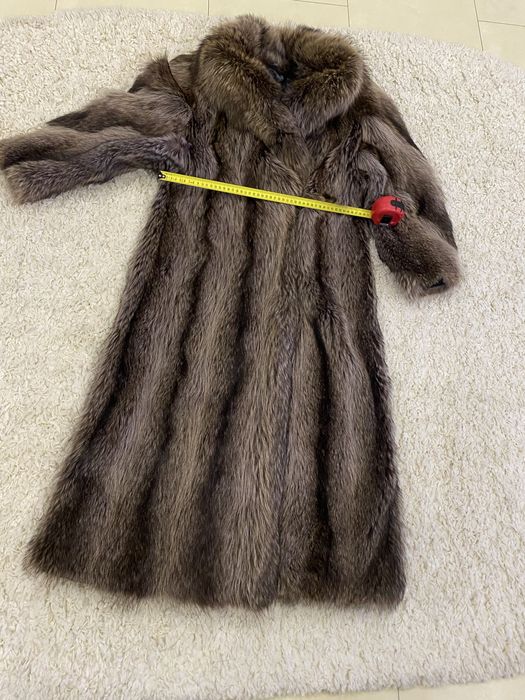 Продам шубу з хутра єнота
