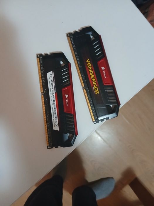 Ssd 1T,Ram ddr3 2x8g,1050 2g Nvidia