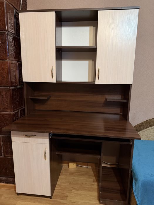 Стіл компʼютерний, в нарному стані