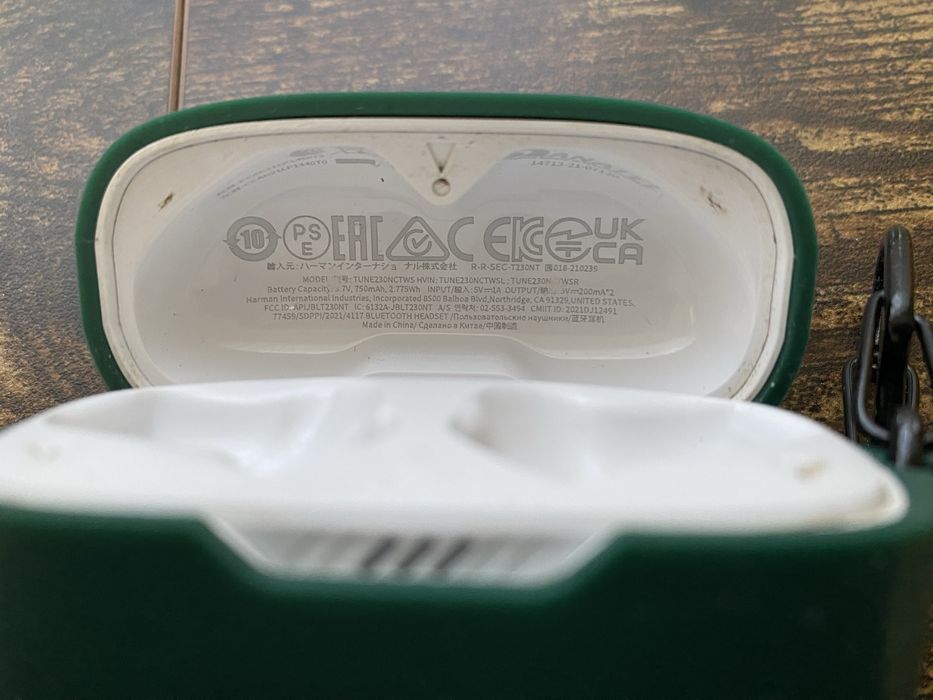 Кейс для навушників JBL 230nc TWS з чохлом