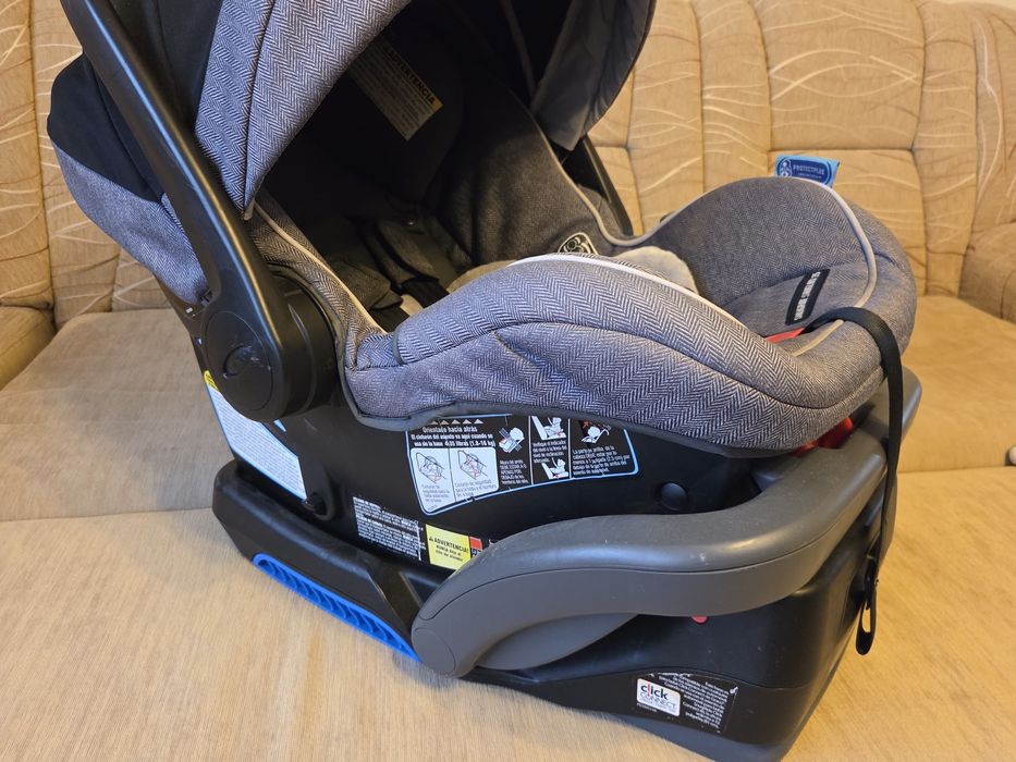 Fotelik samochodowy dziecięcy Gracco SnugRide z bazą