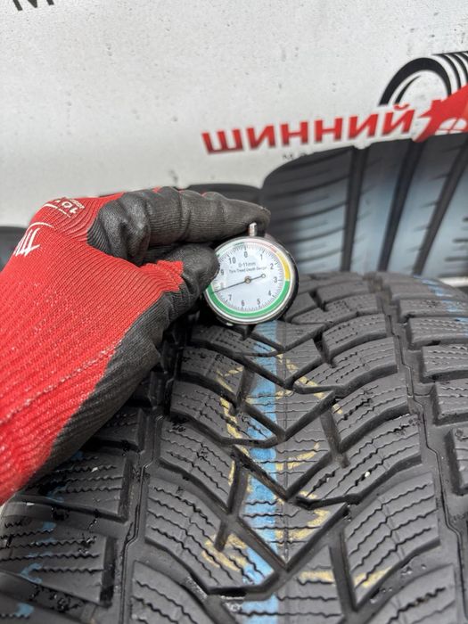 Шини 255/45 R18 Dunlop зима 2024 рік 8 мм
