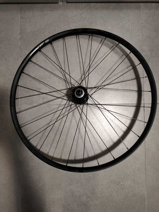 Roda traseira 12 V Crest / Shimano / Dt Swiss