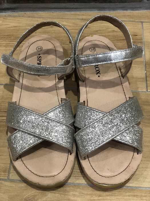 Босоніжки сандалі