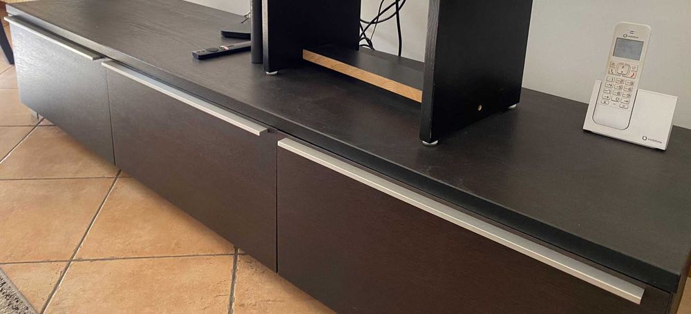 Aparador e mesa de centro da Área  /  Usado, em bom estado