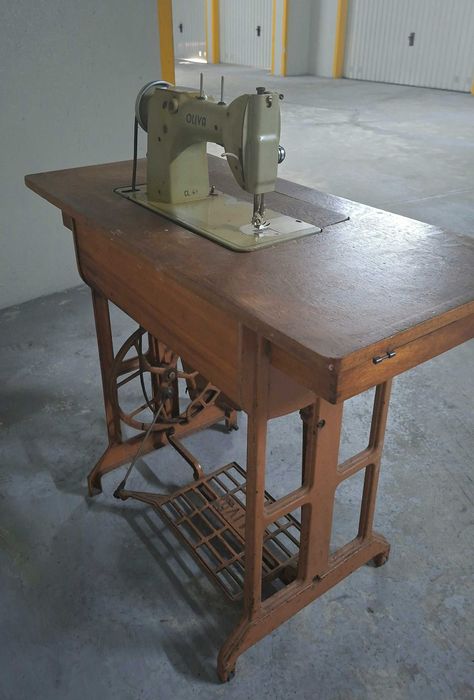 Máquina de costura em bom estado