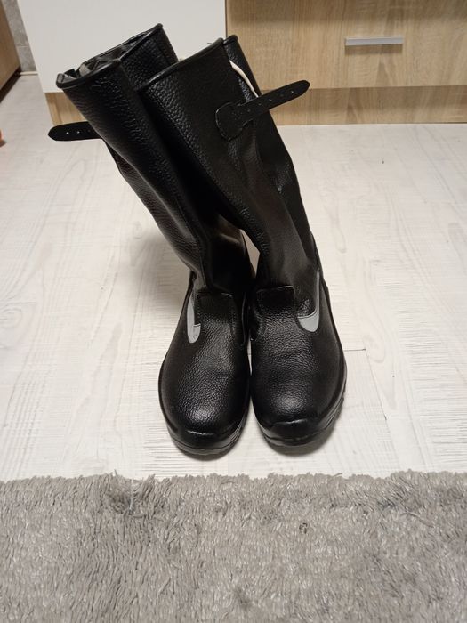 Продам чоботи утеплені робочі